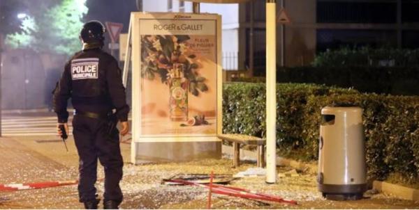 تور فرانسه ارزان: حمله با سلاح سرد به پلیس فرانسه؛ 2 نفر زخمی شدند