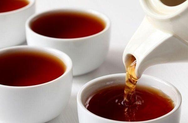 مصرف چای پررنگ برای این افراد ممنوع