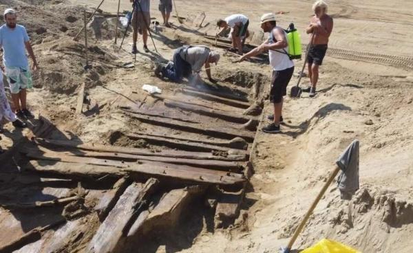 یک کشف تازه از شهری مرزی در روم باستان ، قایقی که بازمانده اش در معدن زغال سنگ کشف شد