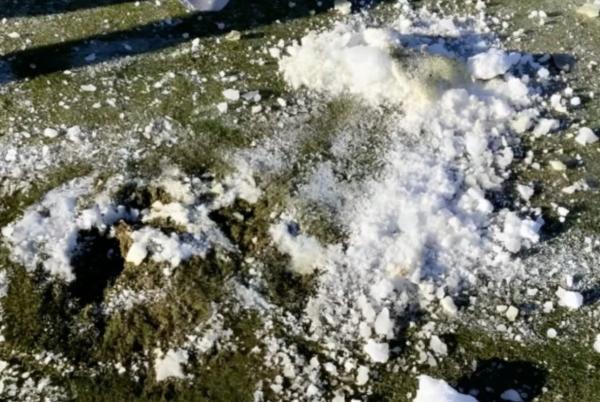 سقوط یک گلوله یخ بزرگ از آسمان، عکس