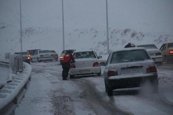 برفی بودن محورهای هراز و کندوان و بارش باران در محورهای 6 استان